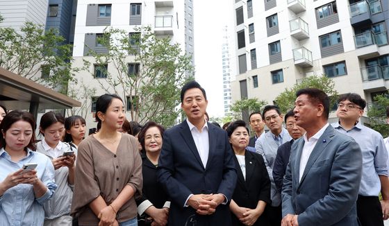 오세훈, 모아주택 1호 사업지 찾아 주민 목소리 청취