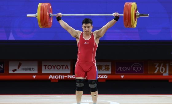 시작부터 압도하는 북한 역도 노광렬