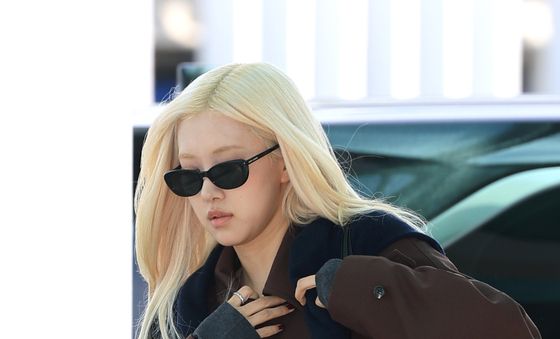 출국하는 블랙핑크 로제