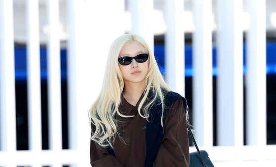블랙핑크 로제, 파리패션위크 참석위해 출국