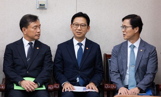 대화 나누는 김종철·배경훈·최원호