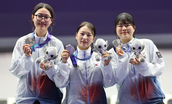 양지인·봉서린·오예진, 사격 여자 25m 권총 단체전 銀