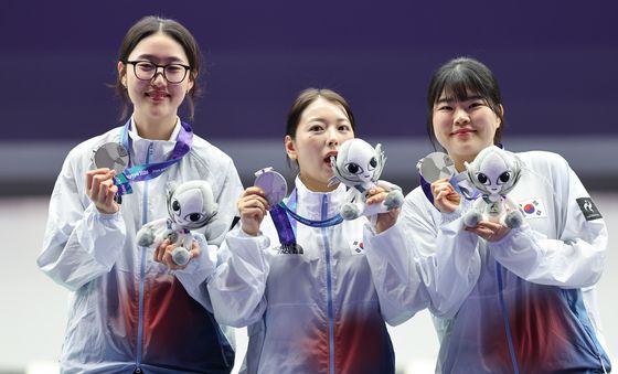양지인·봉서린·오예진, 사격 여자 25m 권총 단체전 銀