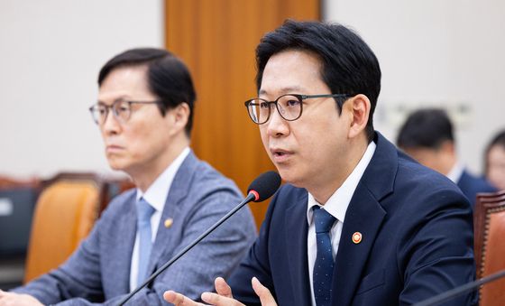 질의 답하는 배경훈 부총리