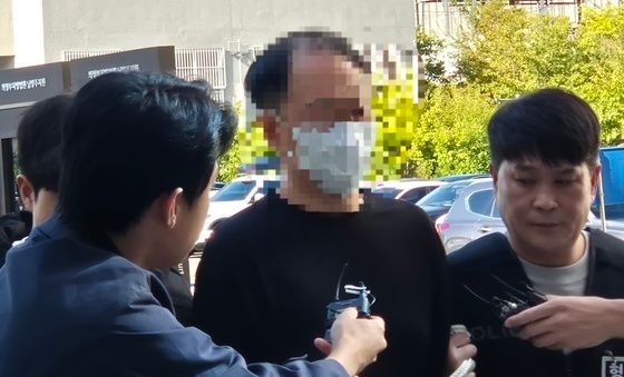 영장실질심사 출석하는 남양주 별장 살인사건 피의자