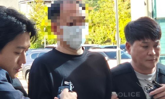 영장실질심사 출석하는 남양주 별장 살인사건 피의자
