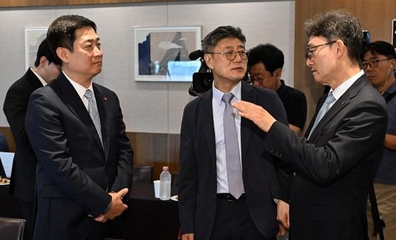 한 자리에 모인 통신3사 CEO
