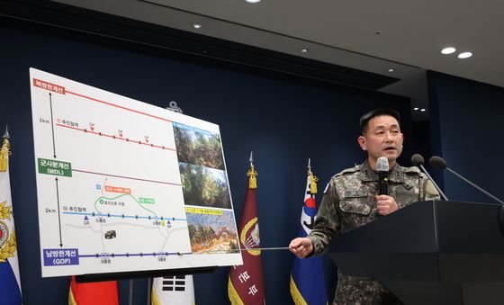 중간 조사 결과 설명하는 양진혁 합참 작전부장
