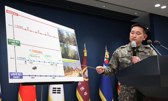 DMZ 지뢰 추정 폭발 상황 설명하는 양진혁 합참 작전부장