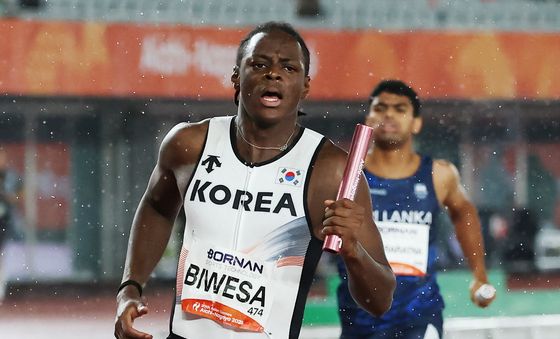 남자 육상 400m 계주 동메달 확정 짓는 비웨사