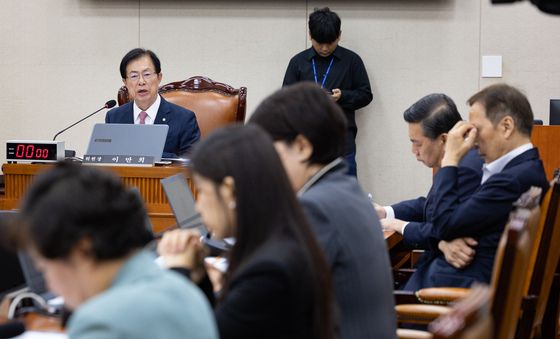 국감 증인채택 관련 발언하는 이만희 보건복지위원장
