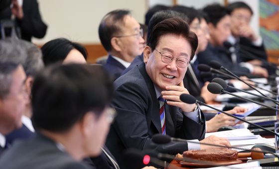 미소 짓는 이재명 대통령