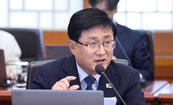 보고하는 김성환 장관