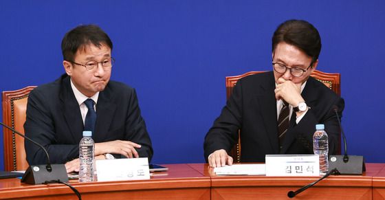 생각에 잠긴 김민석 대표와 한병도 원내대표