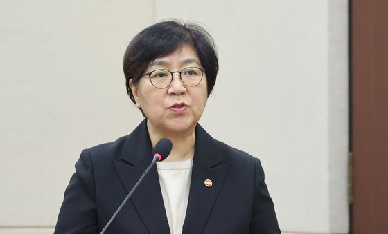 연금개혁특위 업무보고하는 정은경 장관
