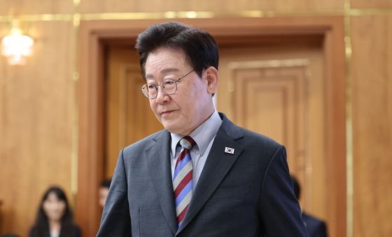 국민의례 하는 이재명 대통령