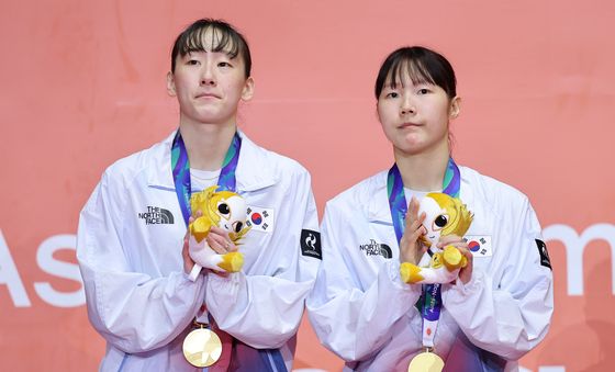 배드민턴 이소희·백하나, 24년 만에 여자 복식 금메달