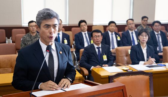 인사말하는 강신철 국방부 장관