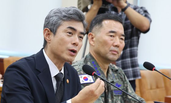 강신철 장관, 국방위원회 답변