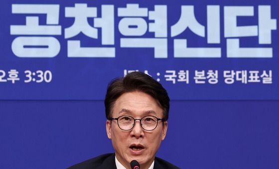 인사말하는 김민석 대표