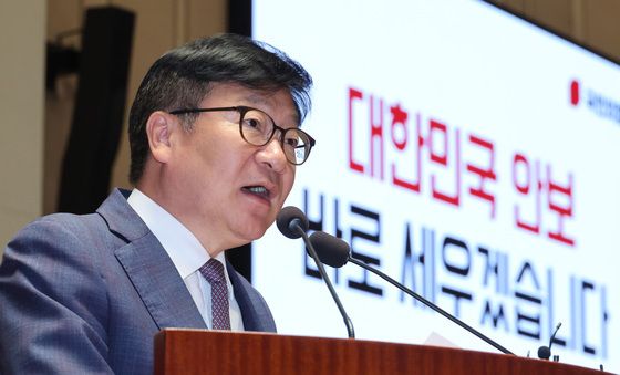 의원총회 발언하는 정점식 원내대표