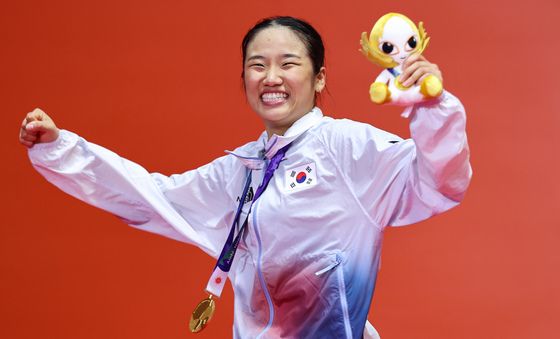 AG 2연패 안세영 '싱글벙글'