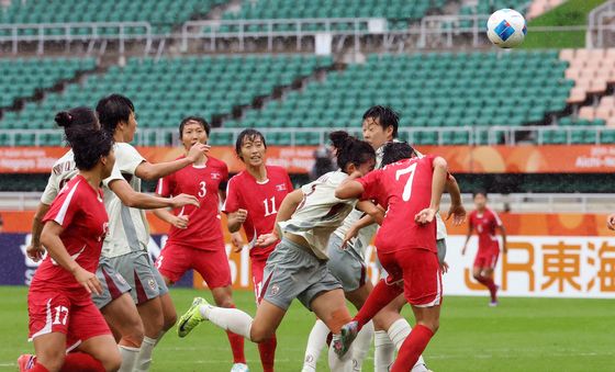자책골 넣는 중국 야오 웨이