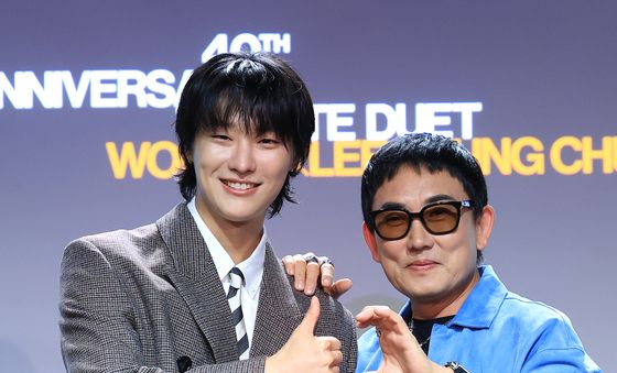 우즈, 이승철 지원 사격 팍팍
