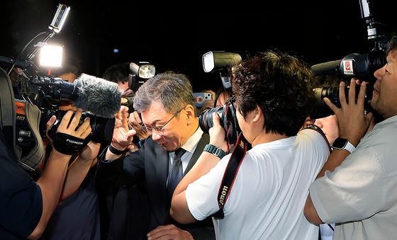 취재진에 사면초가 된 정몽규 전 회장