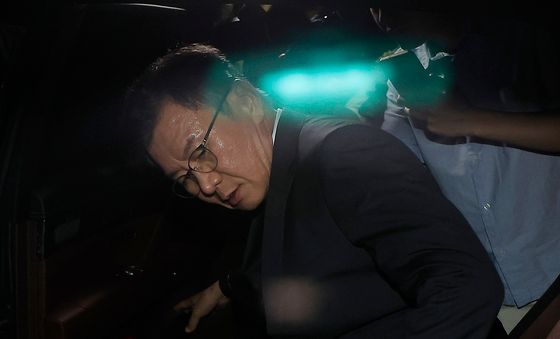 경찰 조사 받고 귀가하는 정몽규 전 대한축구협회장