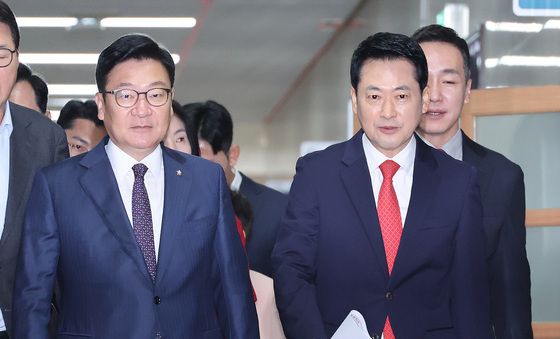 최고위원회의 참석하는 장동혁·정점식