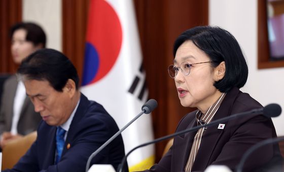 국가정책조정회의 모두 발언하는 한성숙 총리