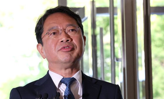 취재진 질문 답하는 김승원 법무장관 후보자