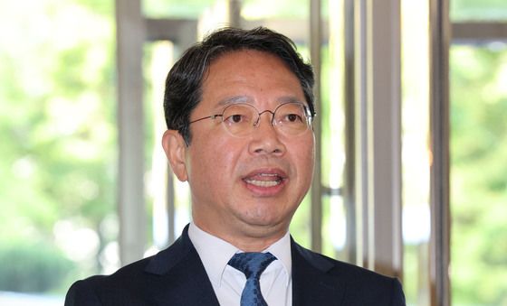 질문 답하는 김승원 법무장관 후보자
