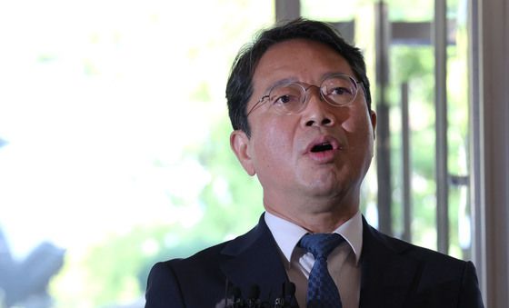 질문 답하는 김승원 법무장관 후보자