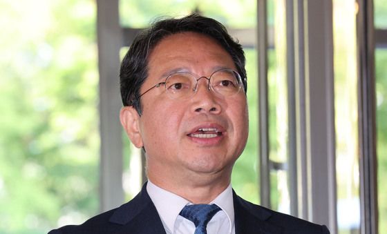 취재진 질문 답하는 김승원 후보자