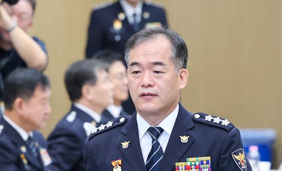 입장하는 김종철 직무대행