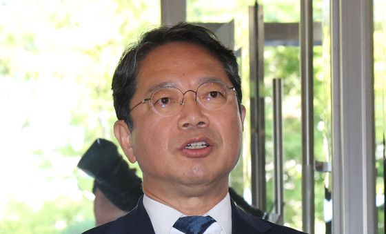 질문 답하는 김승원 법무장관 후보자