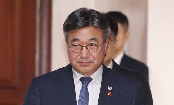 국가정책조정회의 참석하는 윤호중 장관