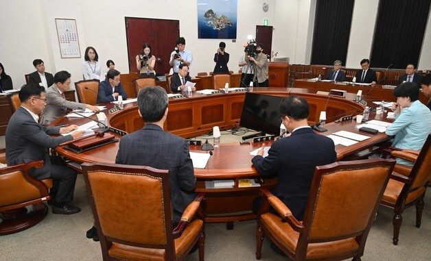 국회 정보위 전체회의