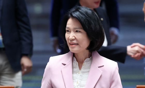 정책 의총 참석하는 이진숙 의원