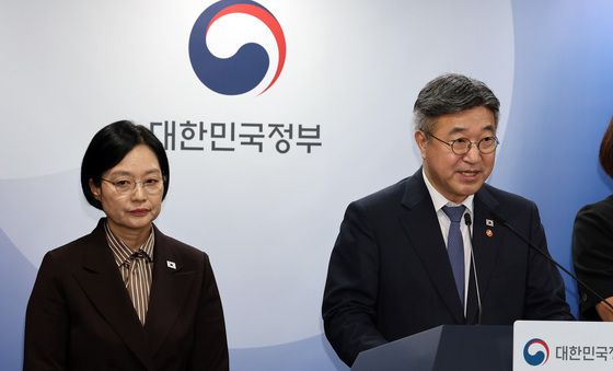 윤호중 행안부 장관, 공공기관 이전 기자회견