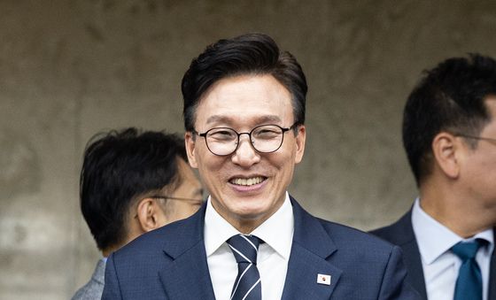의원총회 참석하는 김민석 대표