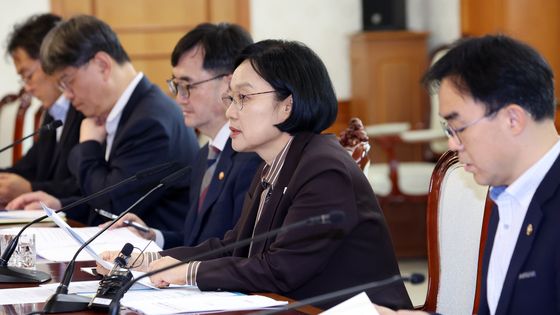 범부처 주택 신속공급 점검회의 주재하는 한성숙 총리