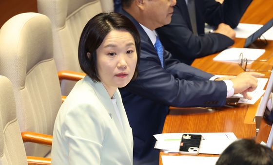 본회의 자리한 이소영