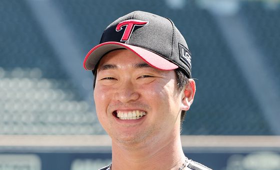 환하게 웃는 고우석