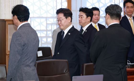 수석보좌관회의 참석하는 이재명 대통령