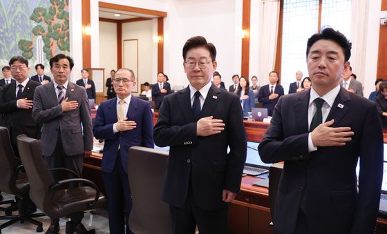 국민의례하는 이재명 대통령