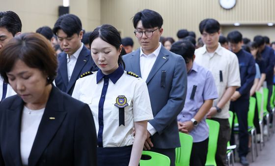 철도사고 희생자 추모 묵념