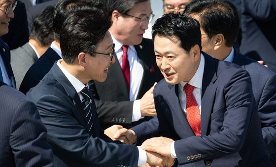손 꼭 잡은 김민석·장동혁
